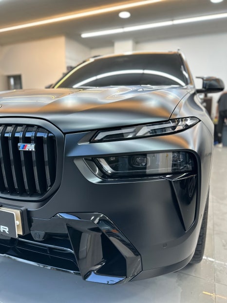 부천 PPF 시공이 완료된 BMW X7의 전면부 디테일 모습입니다.